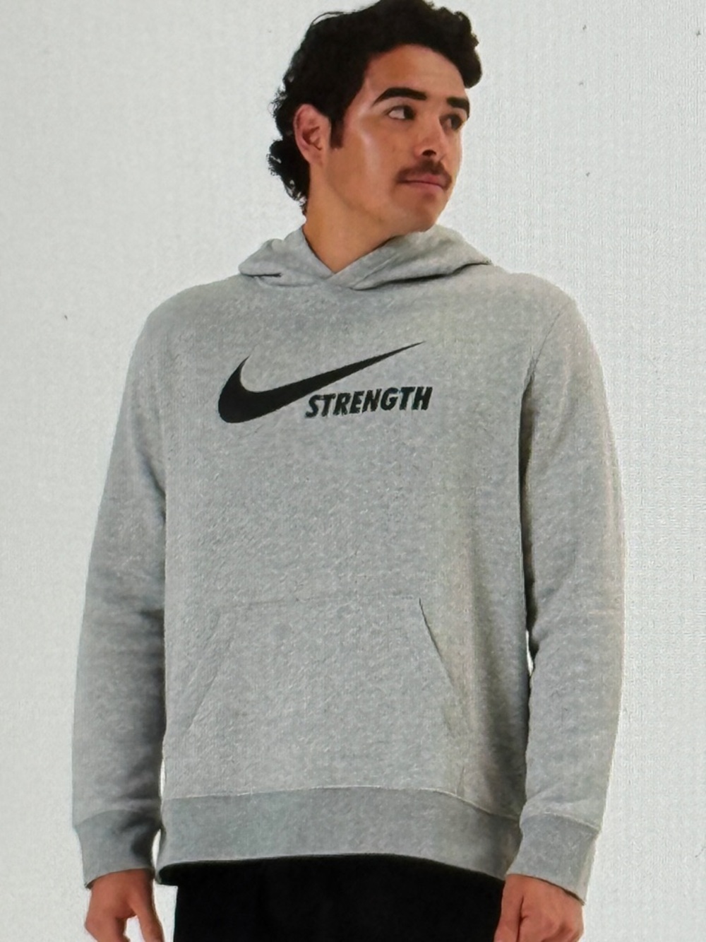 Nike Strength Hoodie Mens XL Gray Fleece Pullover Training Sweatshirt Swoosh